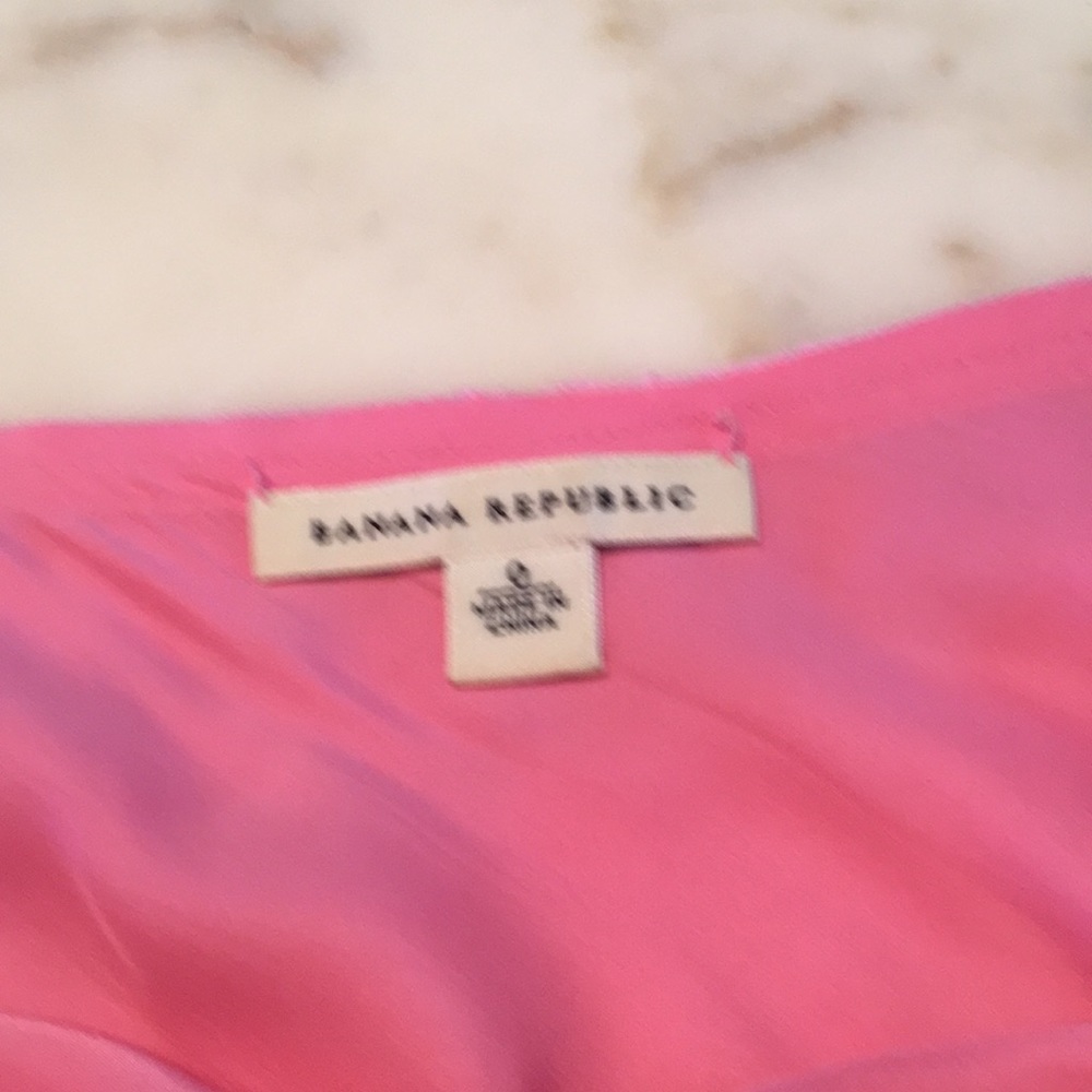 Banana Republic PINK 💯 silk camisole top. Size 0 - Picture 4 of 5